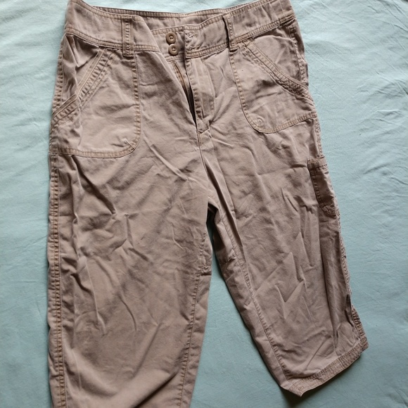 Nice Khaki capris - Picture 1 of 2